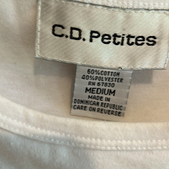C.D. Petites Womans SS Top White w Pink Rose in Middle Size M - Picture 4 of 4